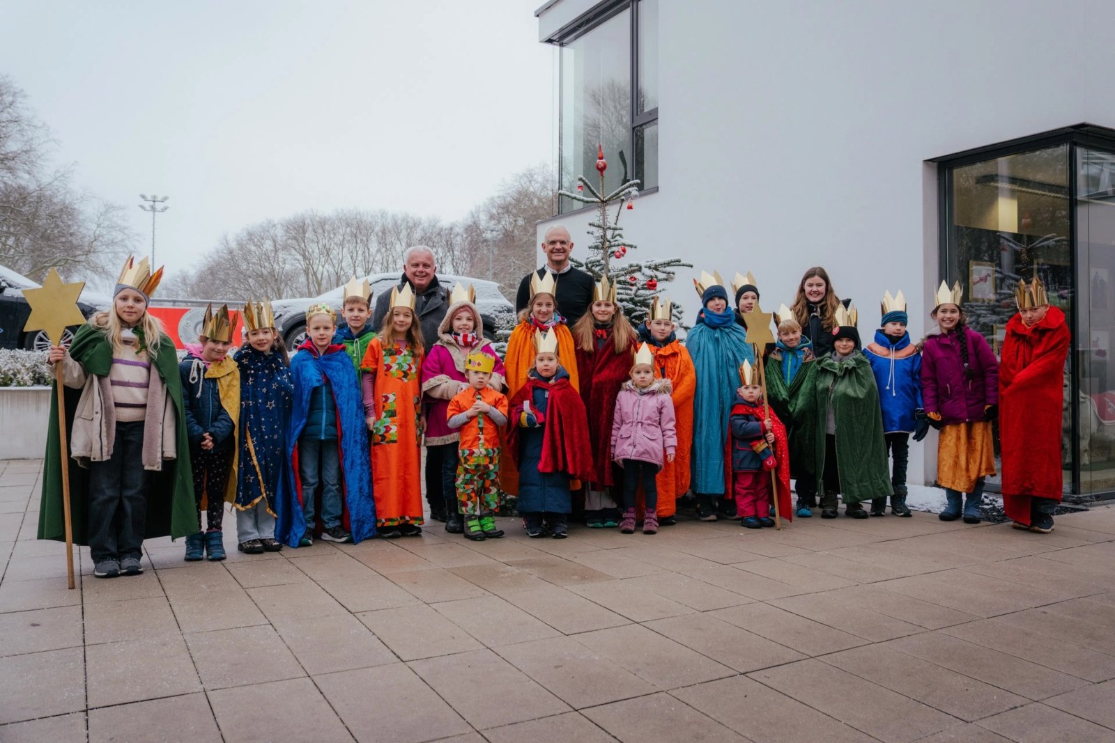Sternsinger besuchen den FC-Vize-Präsidenten Dr. Jörg Alvermann am Geissbockheim