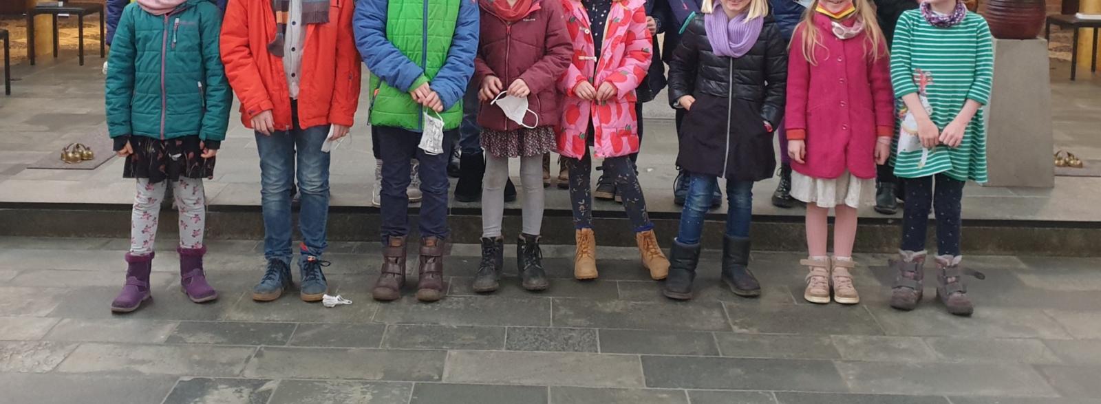 Kinder der Chorgruppen II und III nach dem Gottesdienst am 21.11.2021